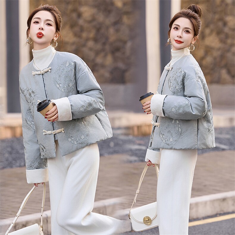 新中式g风刺绣羽绒服女2024冬季新款复古盘扣白鸭绒短款外套，女装羽绒服，曼娅璐