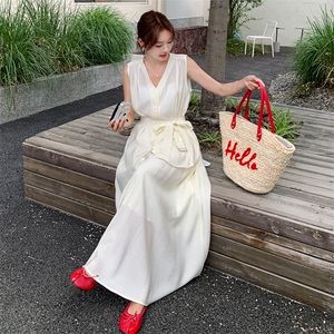 高级感御姐气质v领马甲半身裙两件套女2025夏季新款法式收腰显瘦图片