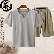 浅灰上衣＋豆绿短裤
