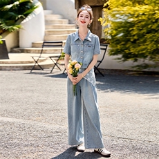 时尚蓝色牛仔套装女2025夏新款翻领短袖外套显瘦垂感阔腿裤两件套，女装套装/套裙，采品优优