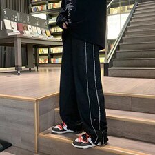 黑色