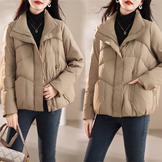 高端羽绒服女短款2023冬季新款宽松时尚小个子轻薄白鸭绒立领外套，女装羽绒服，余墨