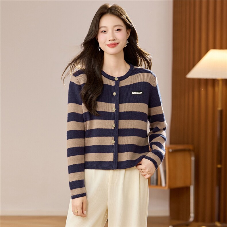 条纹针织开衫女秋款圆领长袖洋气毛衣短款拼接外套超好看的上衣，女装羊毛衫，艾米