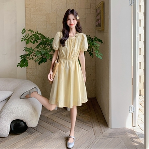 浅黄色法式度假风系带连衣裙女夏季2025年新款小个子巨好看A字裙图片