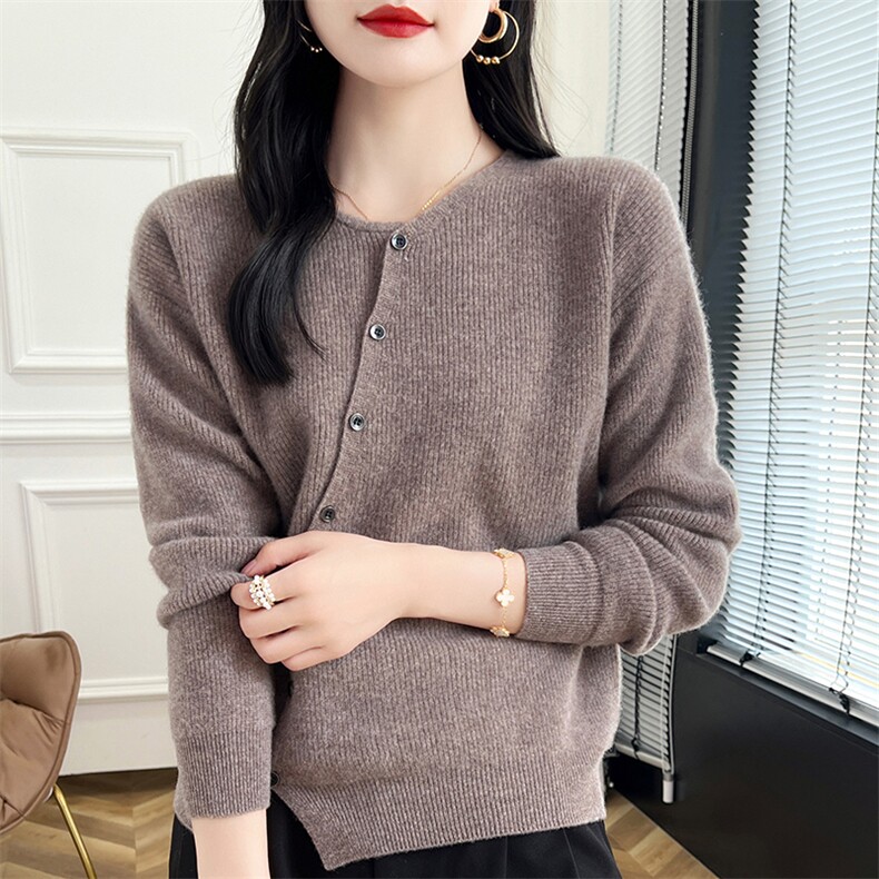 斜排扣子羊毛衫女2024年秋冬新款休闲舒适,女装羊毛衫,蒙特羊绒