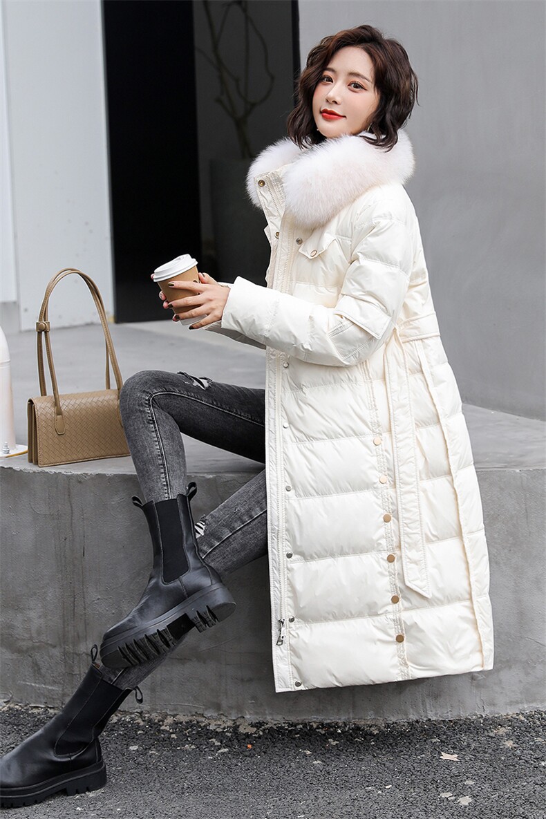 2021年冬季新款收腰显瘦立领大毛领中长款羽绒服，女装羽绒服，奕薇雅