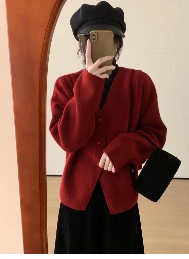 时尚百搭红色V领羊毛开衫女秋冬季新款宽松显瘦针织衫外套图片
