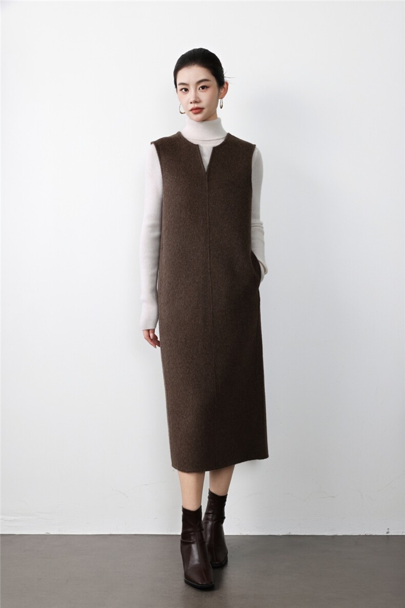 2025年秋季羊毛套头中长款时尚百搭通勤马甲裙，女装连衣裙，亿美羊绒