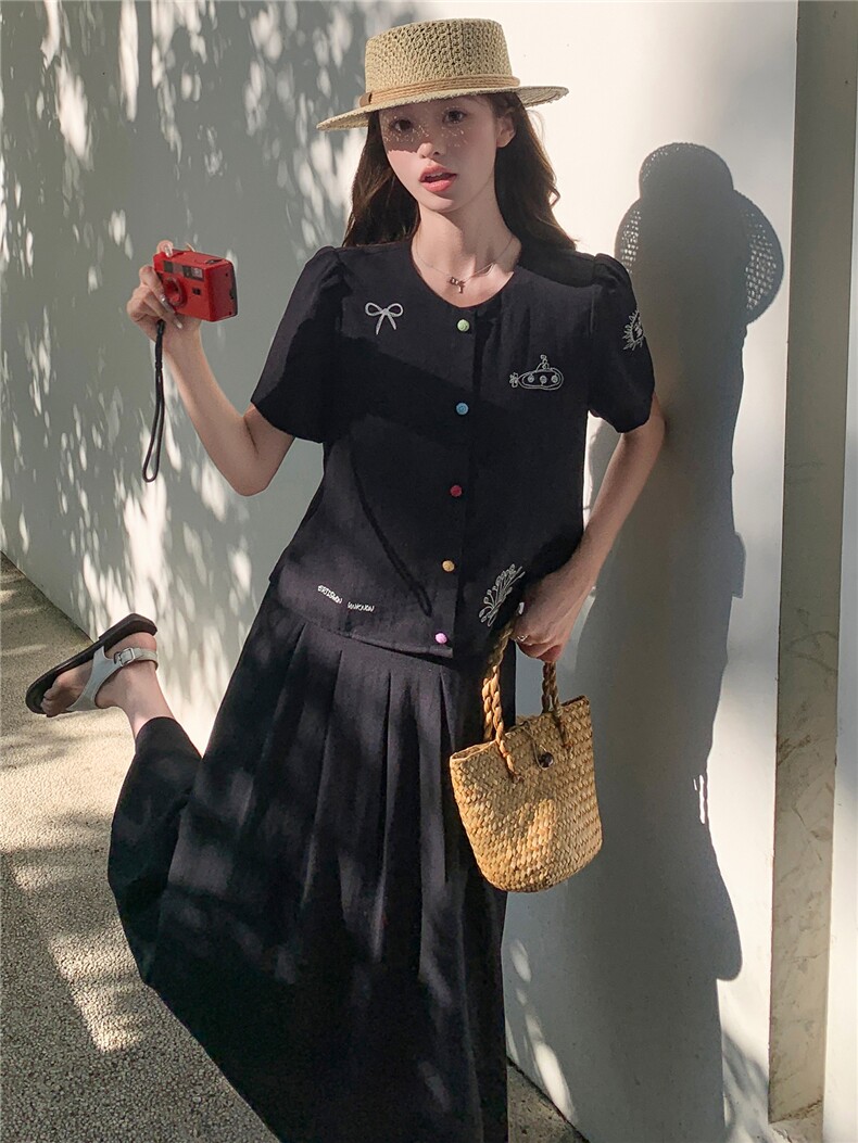时尚休闲两件套裙女刺绣甜美风上衣百褶半裙套装女,女装套装/套裙,水衣源
