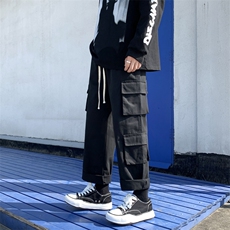 黑色