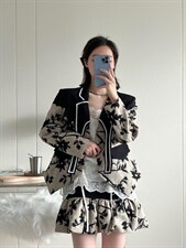 富士山下套装满满的复古小风潮，女装职业装，Queena PHoebe