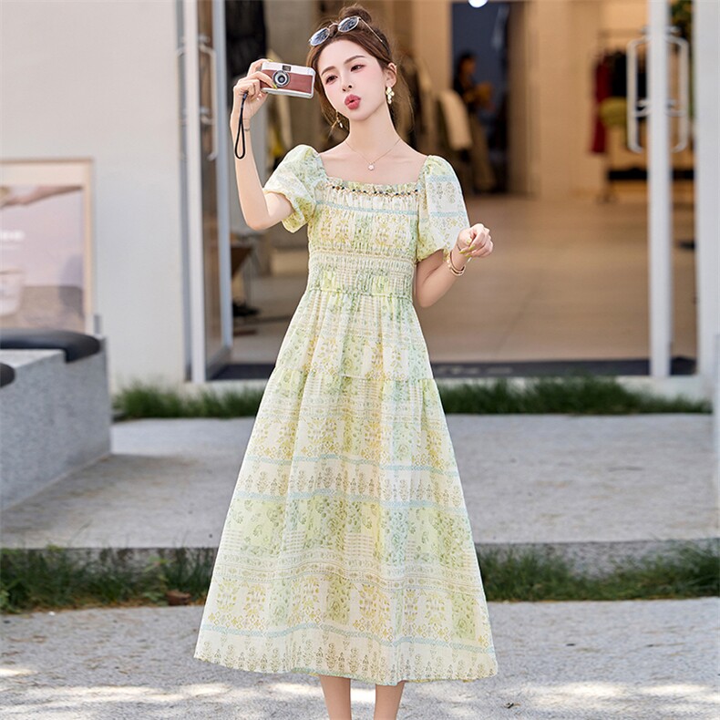 法式泡泡袖碎花连衣裙女2025夏新款气质方领显瘦修身别致漂亮长裙,女装连衣裙,盈茜