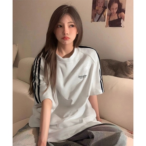 抖音得物品质二开240克宽松纯棉美式潮牌印花三条杠中性风短袖T恤图片
