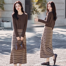 2025年秋季新款休闲气质显瘦针织开衫条纹背心裙套装，女装套装/套裙，乐吉娜