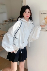 米白色连帽冲锋衣外套女2025春季新款今年流行小个子休闲短款上衣，女装短外套，浙宝276（原081）