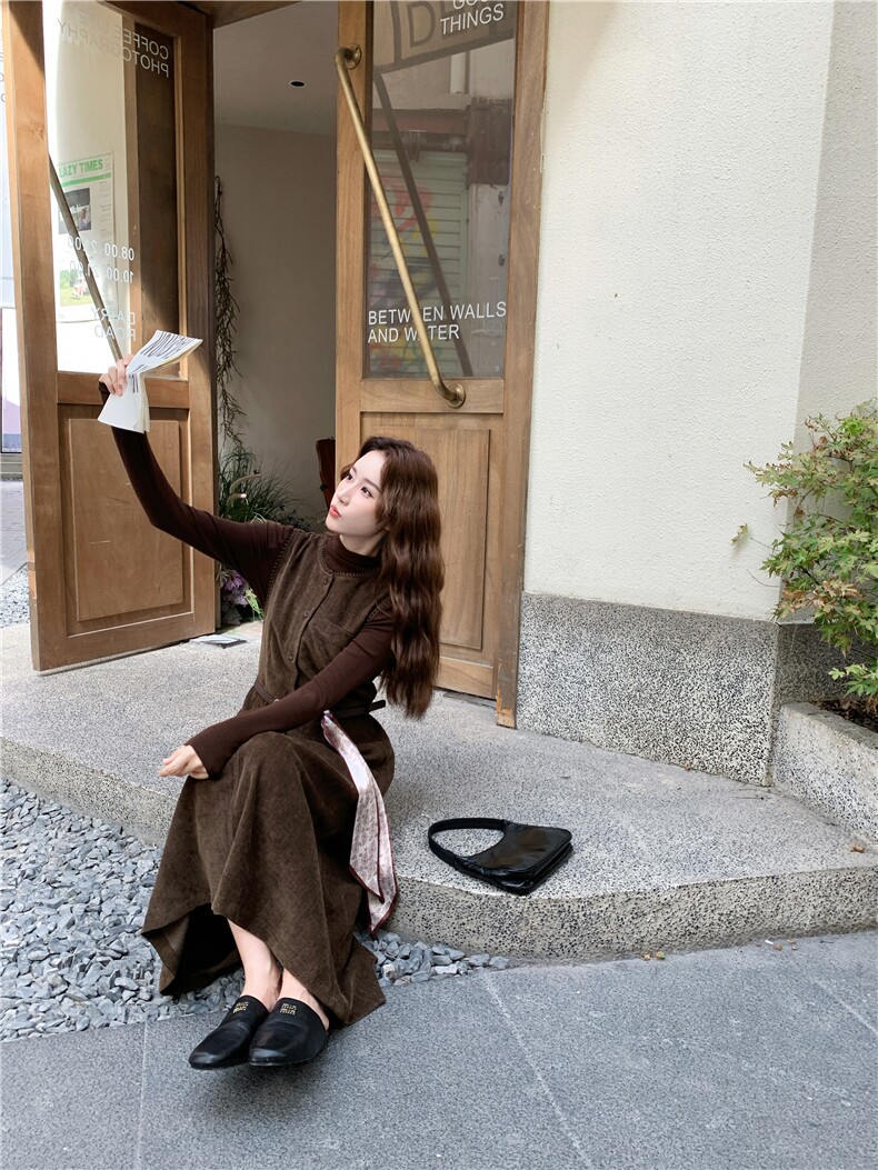 美拉德咖色时髦复古风套装裙女秋季2025年新款打底衣背心裙两件套,女装连衣裙,2D045