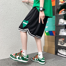 黑色