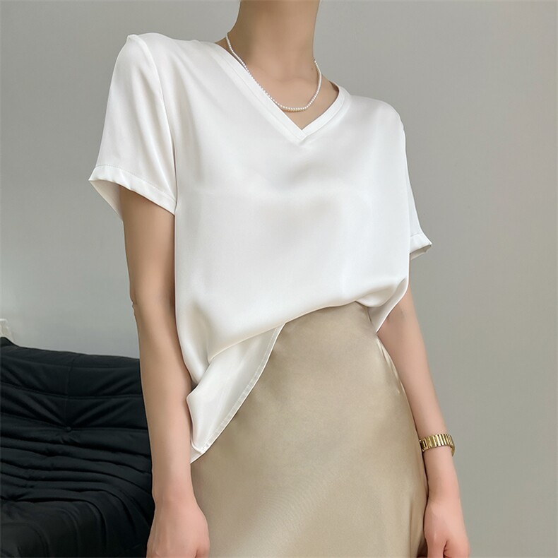 V领气质真丝缎面短袖T恤女2025年夏季新款桑蚕丝宽松显瘦打底上衣，女装T恤，蒙绒特