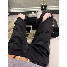 黑色