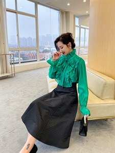 木耳边衬衣图片