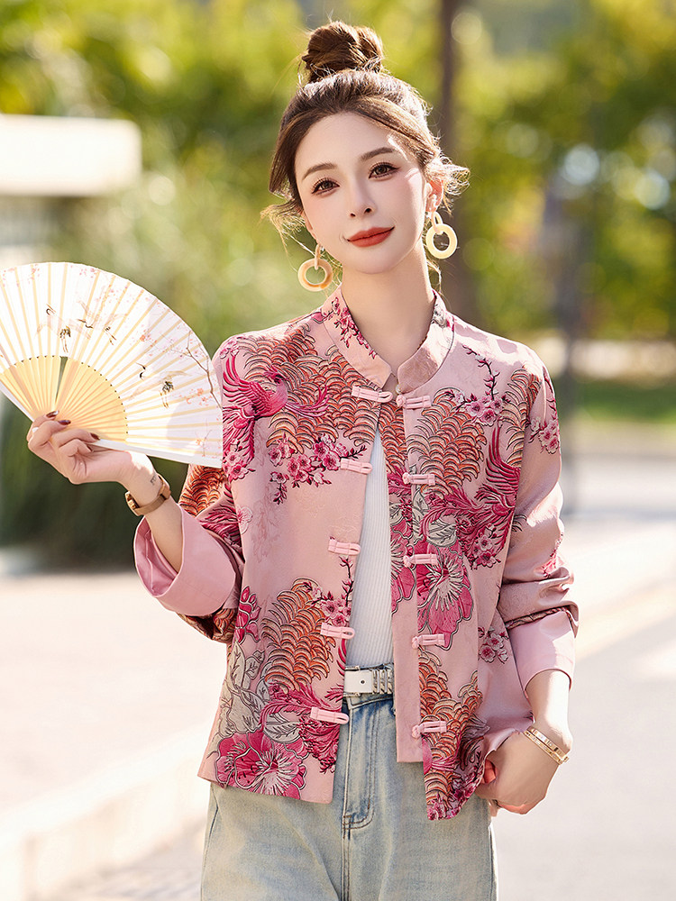 现货新中式短外套女2026春季新款高级感复古盘扣提花粉色唐装上衣,女装短外套,依如秀(原杭风阁)