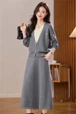 秋季套装裙子2025新款高级温柔气质打底衫假两件毛衣半身裙两件套，女装羊毛衫，艾米