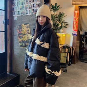 黑色设计感减龄羽绒服女短款2025冬季新款拼接立体花边90白鸭绒服图片