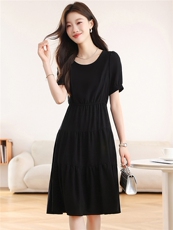 2026夏季新款黑色圆领连衣裙泡泡袖收腰显瘦中长款气质通勤A字裙，女装连衣裙，艾米