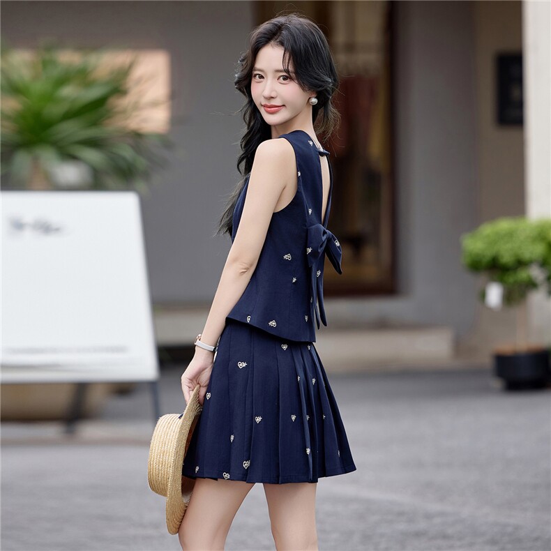 后背镂空蝴蝶结马甲百褶裙套装女2025夏季小香风背心短裙子两件套,女装套装/套裙,韩宇舍