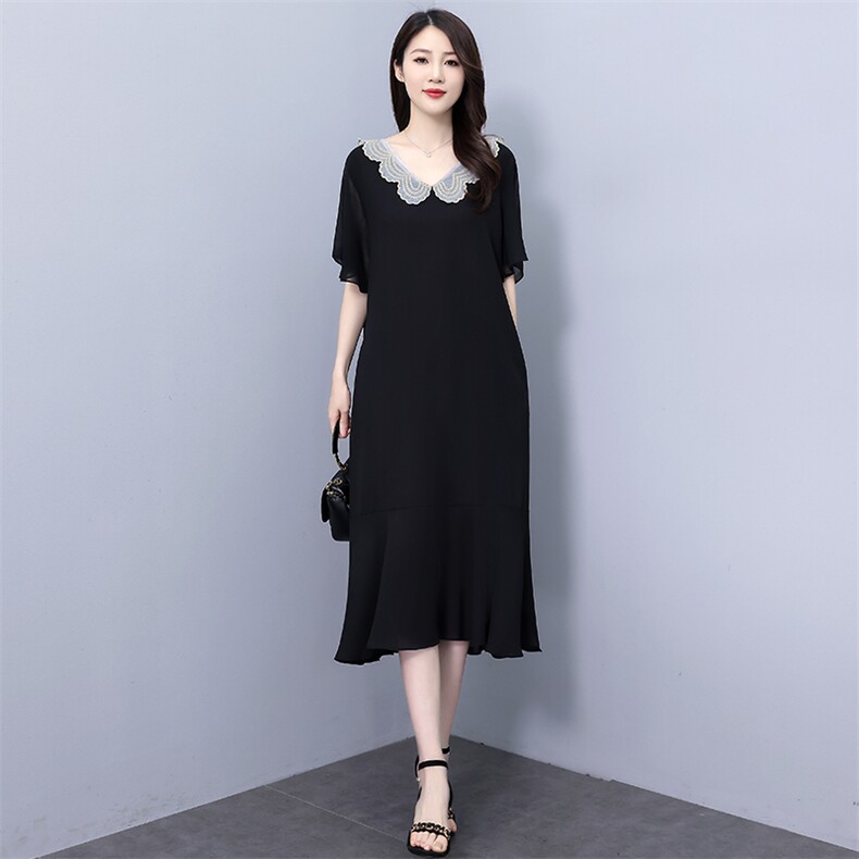 （现货)2025年夏季短袖圆领宽松腰大码黑色连衣裙,女装连衣裙,深妍伊美