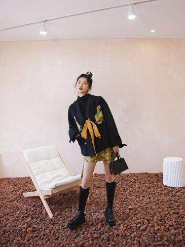 黑色粗纺绣花夹棉外套，女装，YOUER DENG