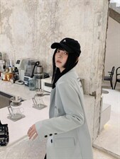 XZ22037翻袖前后印字母大版西装，女装西装，穿名堂(7F)