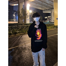 黑色