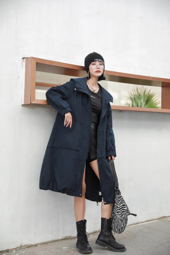 秋季中长款新品欧版经典风衣，女装风衣，得瑟空间