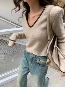 秋冬韩版V领拼色百搭针织打底衫女短款高腰毛衣时髦外穿图片