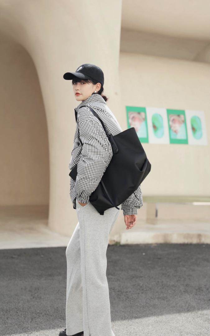 2021短款格子羽绒服、流行时尚、简单、款，女装羽绒服，碧沁伊人