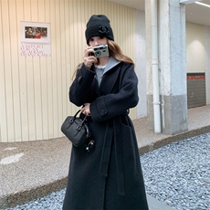 黑色