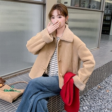 2024年冬季新款宽松气质休闲保暖短款羊羔毛翻领皮毛一体外套，女装羊羔毛/颗粒绒，流量+