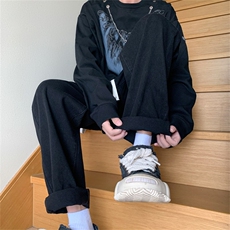 黑色
