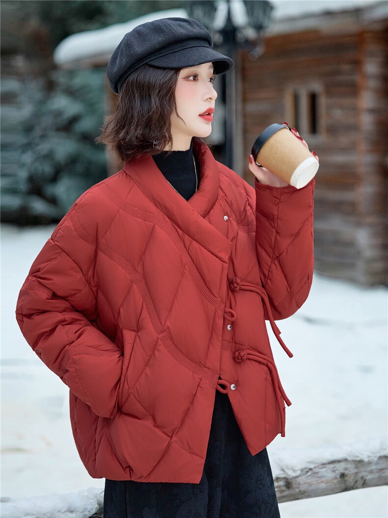 现货2025年冬季新款新中式90绒羽绒服女短款轻薄时尚宽松上衣外套,女装羽绒服,璐依舞