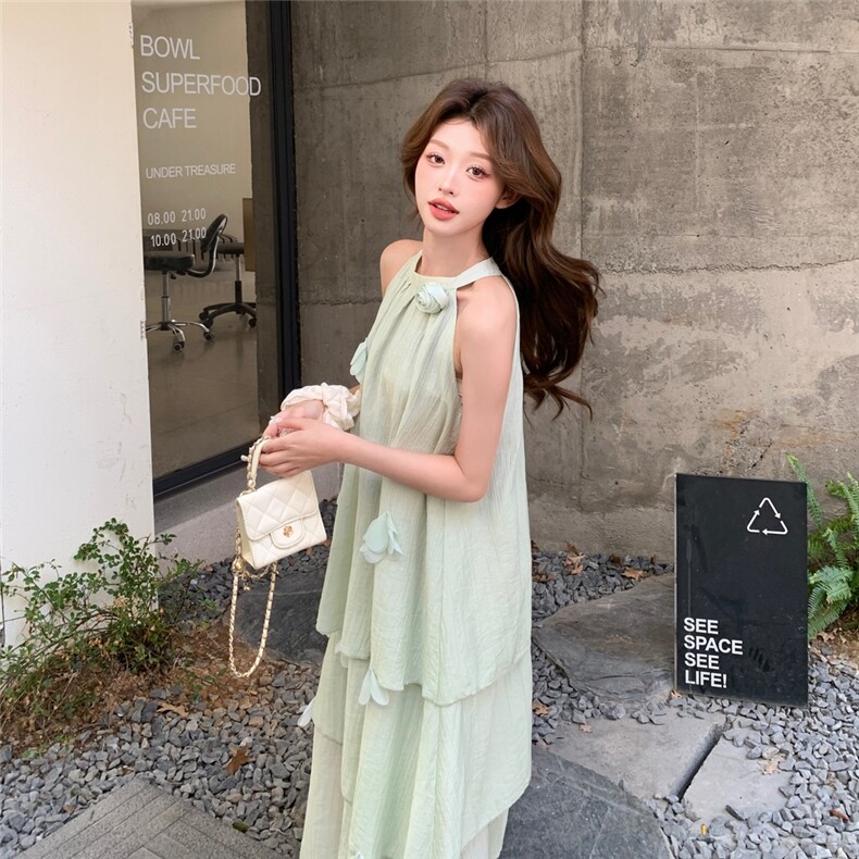 豆绿色挂脖露肩吊带连衣裙女夏2025新款独特漂亮巨好看高级感长裙,女装连衣裙,2C273