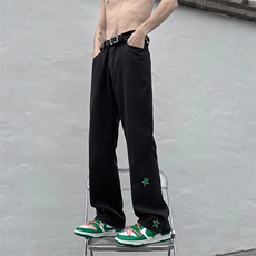 黑色