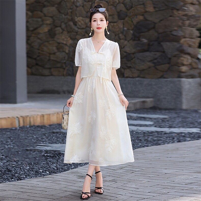 新中式风套装连衣裙女装2024新款春夏高级感刺绣盘扣两件套裙子,女装套装/套裙,宫村