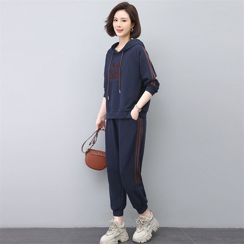 2024年春秋季新款连帽卫衣两件套中老年运动服套装,女装套装/套裙,忆绮罗