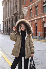 大毛领羽绒服，女装羽绒服，玉米青豆