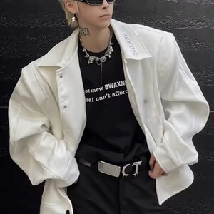 潮牌痞帅炸街白色外套男模穿搭垫肩飞行夹克短款设计感美式棒球服图片