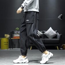 黑色