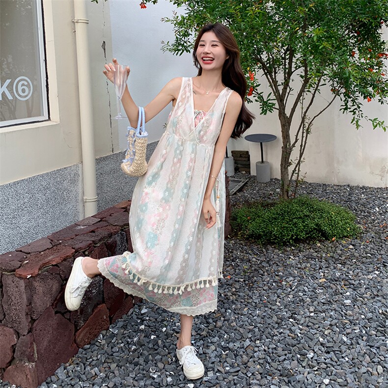 夏季穿搭一整套女2025新款慵懒度假风蕾丝罩裙碎花吊带长裙,女装连衣裙,C位