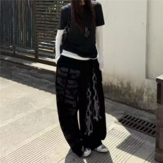 黑色