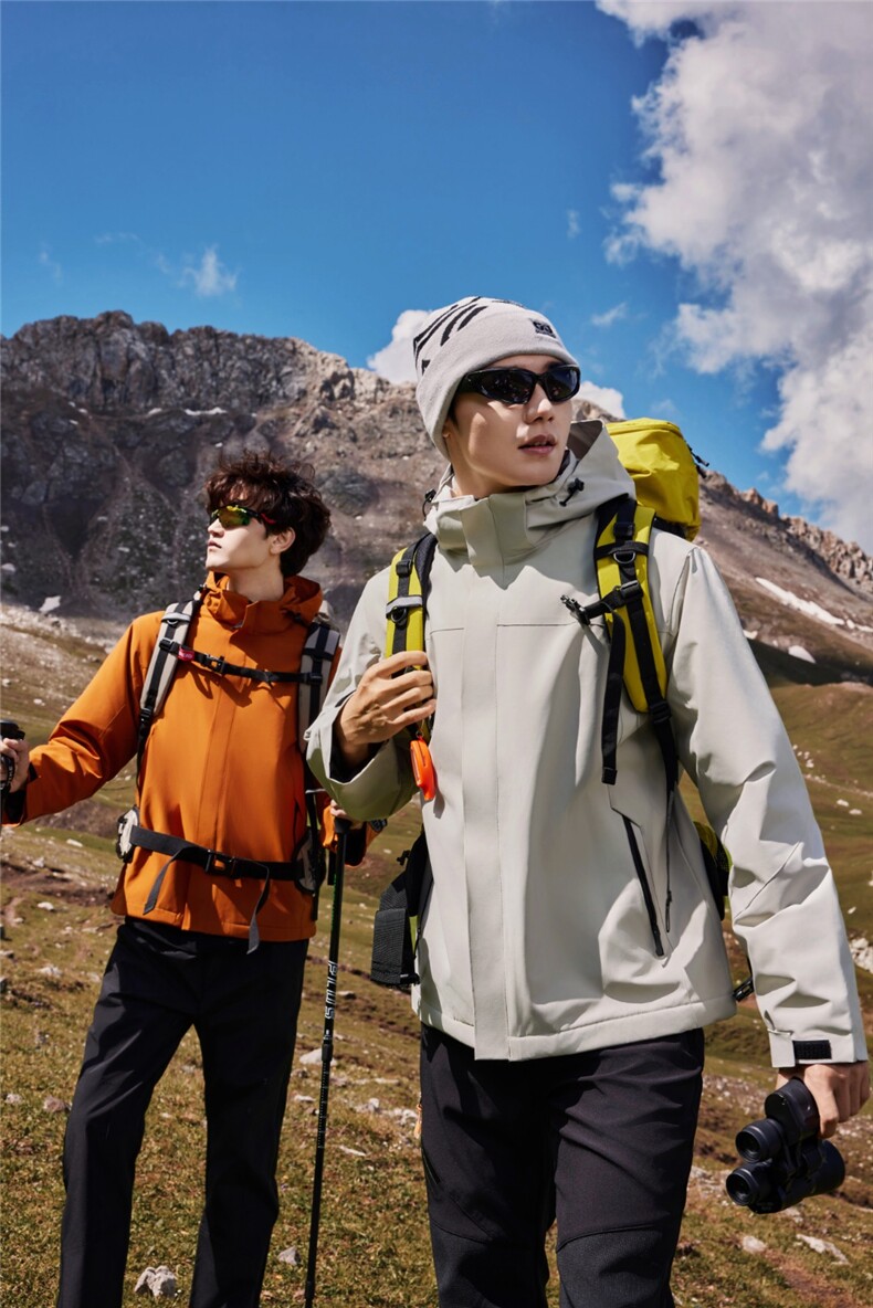 2025舒适百搭简约石墨烯一体加绒冲锋衣，女装短外套，衫都服饰